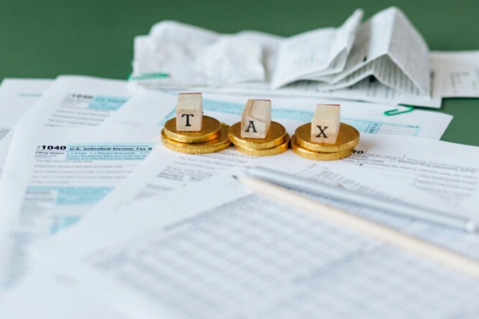 Booking versa 94 milioni al fisco